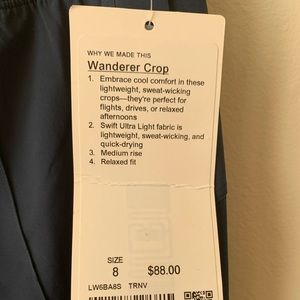 Lululemon crop wanderer pant in size 8.